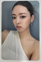 Itzy Gold Official Photocard
